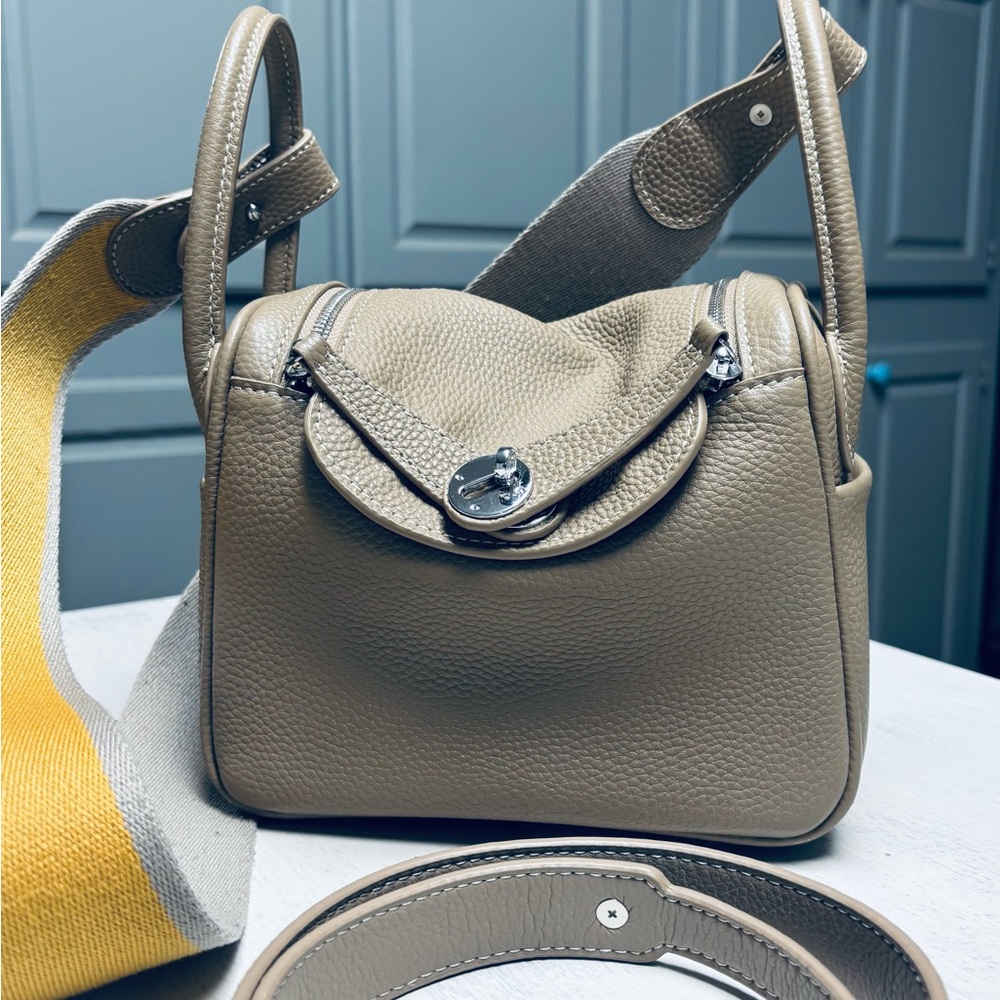 Mini Lindy style, leather